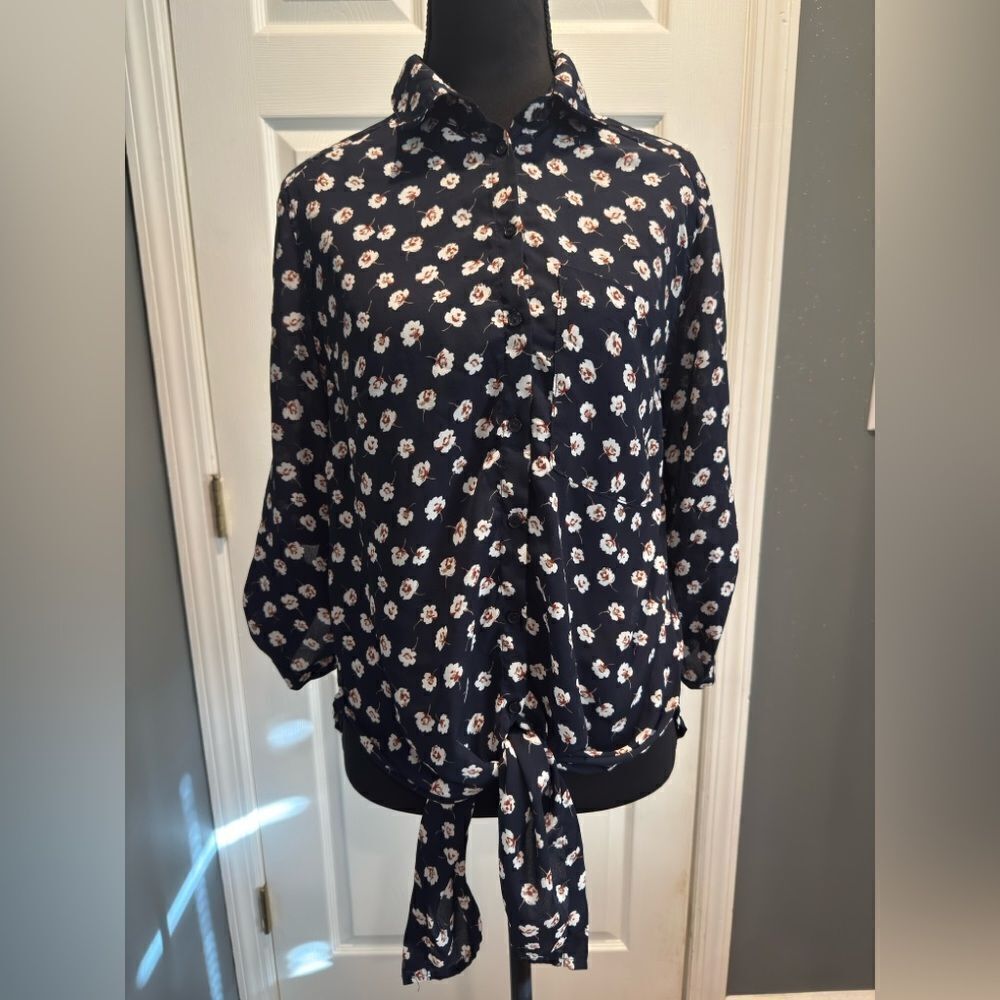 VIXBE Floral Navy Women's Top in size small